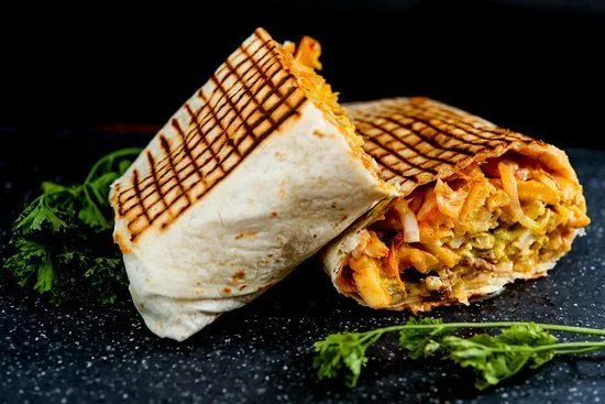 Tacos grillé coupé en deux